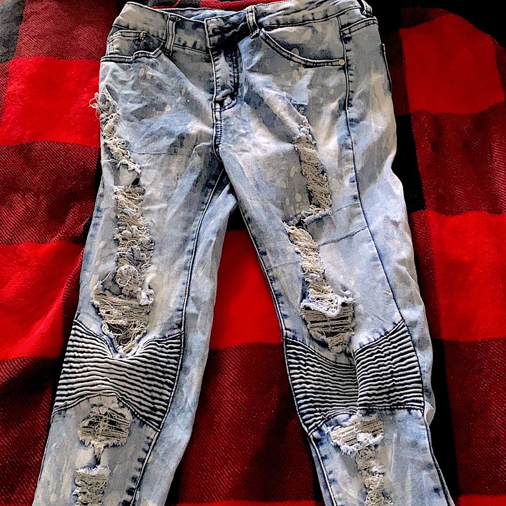 Size 7/8. They are a bit baggy!